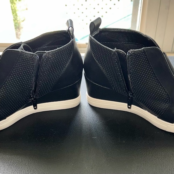 A New Day black zip up booties size 6.5 - Picture 2 of 3